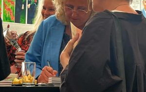 Apeldoorn boek signeren voor Nanne