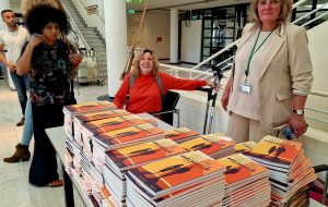 Apeldoorn boeken uitdelen door Helga